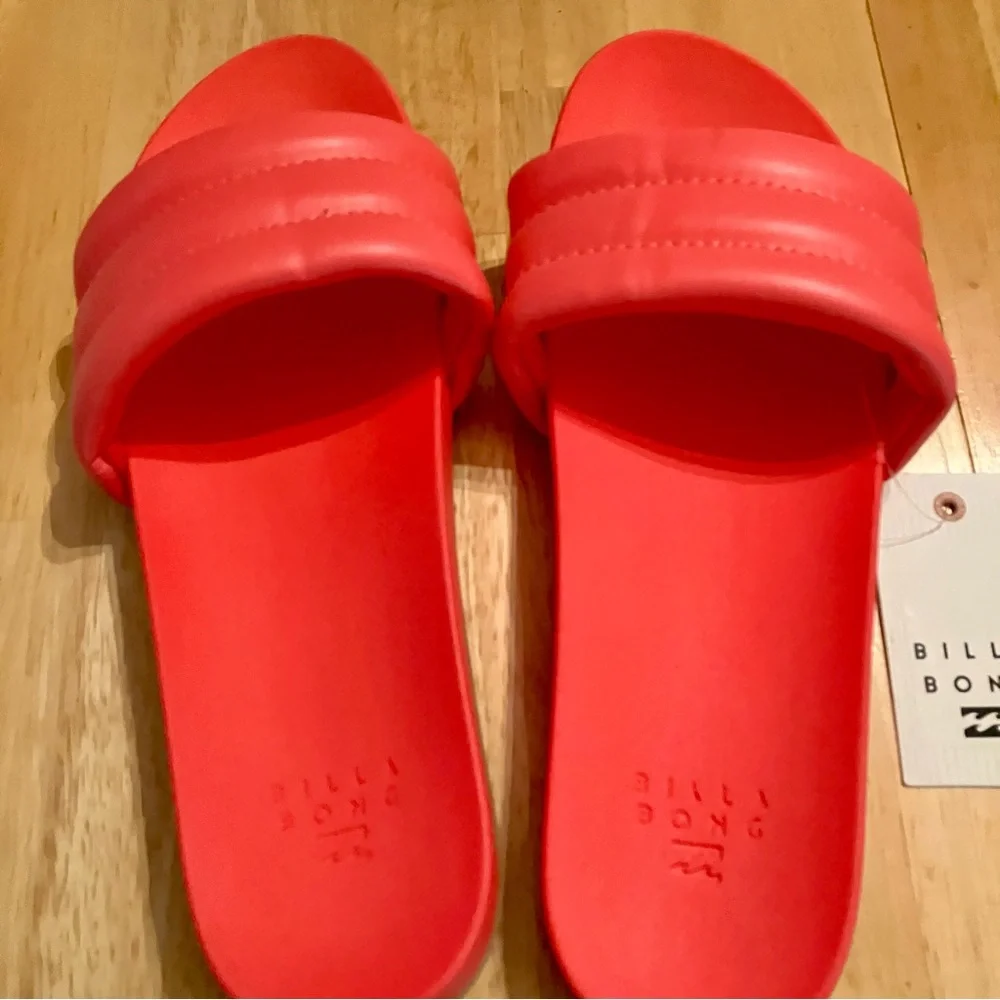 NWT Woman’s US size 9 Billabong Coral Slide Sandals.